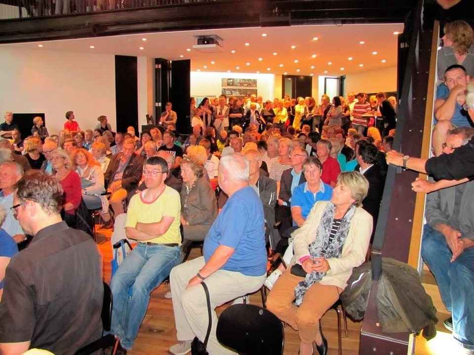 Gro� war das Interesse im Werkraum Sch...nformation zur Asylbewerberunterkunft.  | Foto: Sabine Ehrentreich
