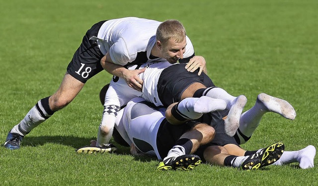 So  bejubelten die Kicker von der Klostermatte die Meisterschaft.   | Foto: Archiv: Alexandra Buss