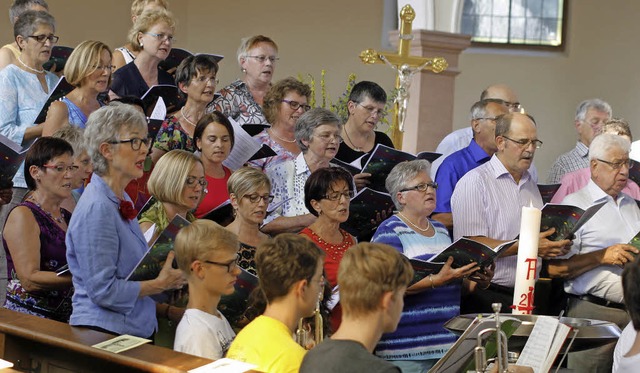 Kirchenchor und Blser boten eine herausragende Leistung.   | Foto: heidi fssel