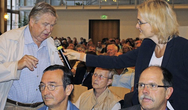 Fragestunde zum Wasserpark an Investor...im Brgerhaus in Ringsheim souvern.    | Foto: Adelbert/Bernhard Rein