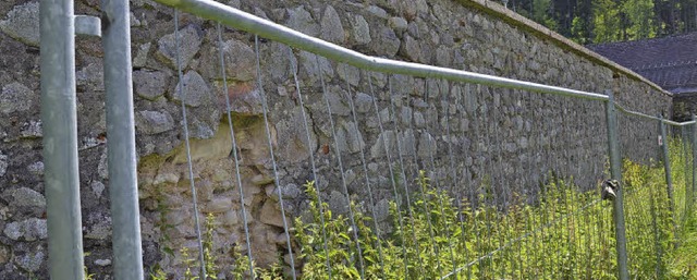 Die alte Klostermauer um den Schulgart...kmalschutzes soll sie saniert werden.   | Foto: Sebastian Barthmes