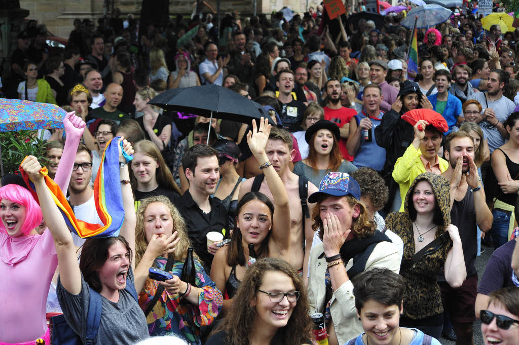 Es war eine groe Party fr Gleichberechtigung. Der Christopher-Street-Day lockte ber tausend Menschen auf die Strae.