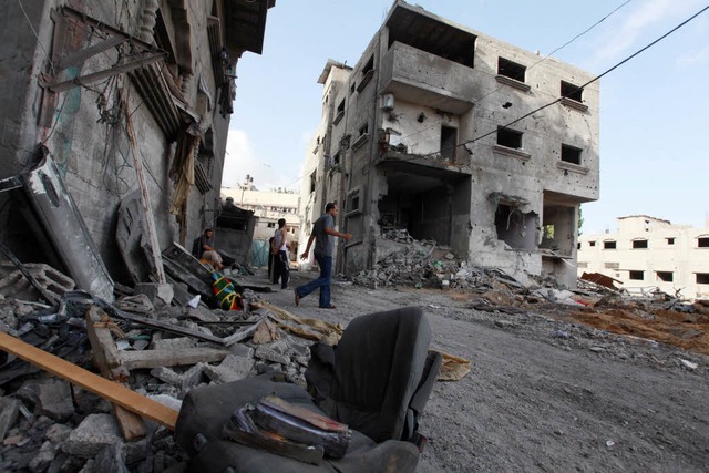 Die Opferzahlen in Gaza steigen stndl...zt setzt Israel auch Bodentruppen ein.  | Foto: dpa