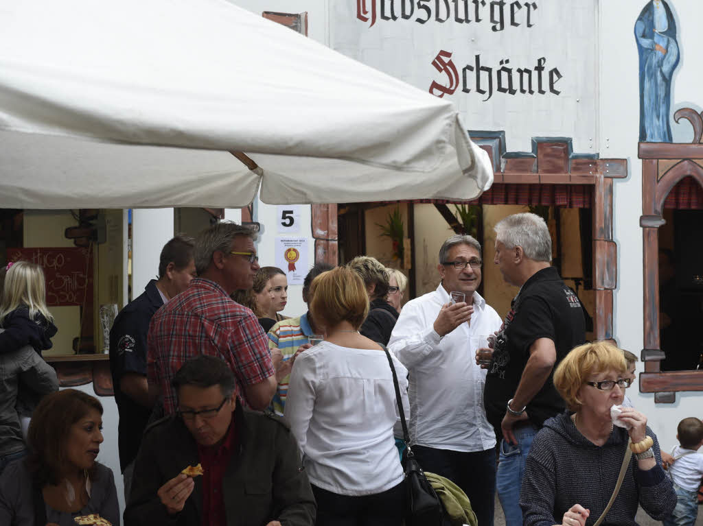 Die Neuenburger und viele Gste aus nah und fern genieen das Nepomukfest. <?ZP?>
