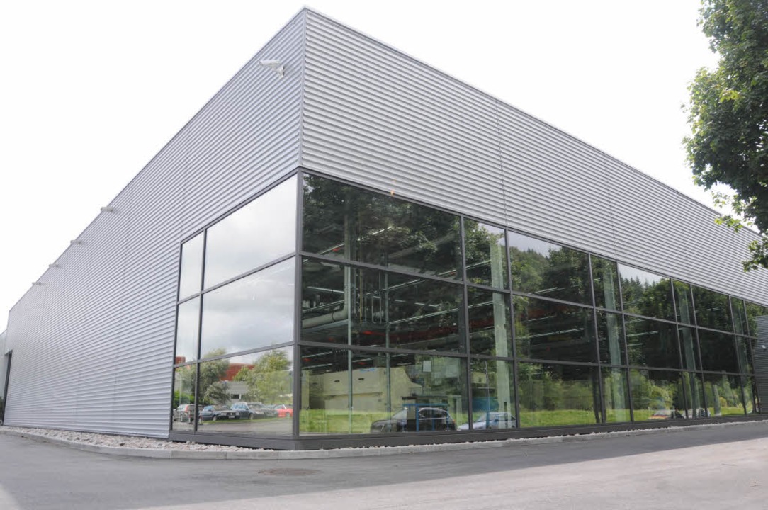 Neubau mit Aussicht: Im  Bau 7 an der ...e mechanische Fertigung untergebracht.  | Foto: Robert Bergmann
