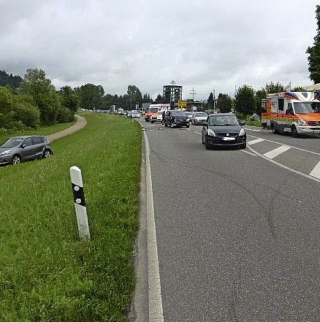 Ein schwerer Auffahrunfall ereignete s... an der B 317-Ausfahrt Maulburg-Mitte.  | Foto: zVg