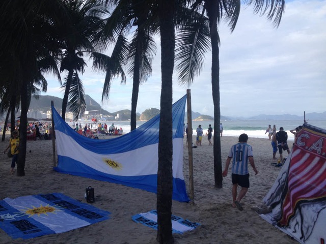 Die Copacabana ist fest in argentinischer Hand.  | Foto: Kbler Ren