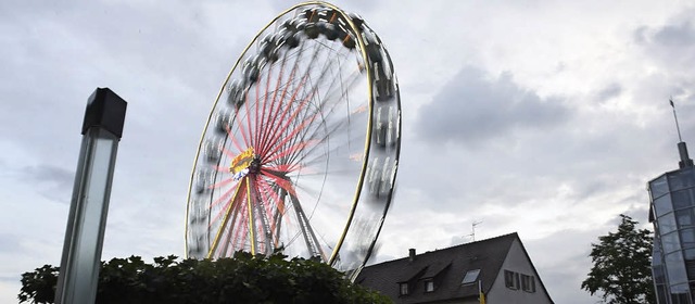 Weithin sichtbar:  Das Riesenrad ist d...re Anziehungspunkt des Nepomukfestes.   | Foto: Volker Mnch