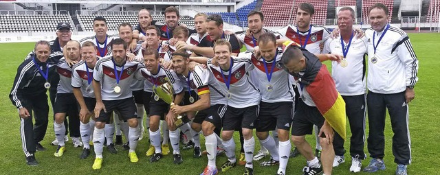 Das Team des Europameisters mit Trainer Kaufmann (links)   | Foto: polizei/rderer