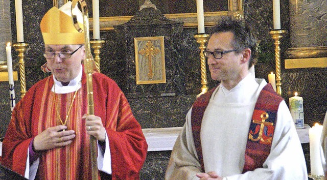 Bischof Matthias Ring und Pfarrer Armi...altkatholischen Peter- und Paulkiche.   | Foto: Hrvoje Miloslavic