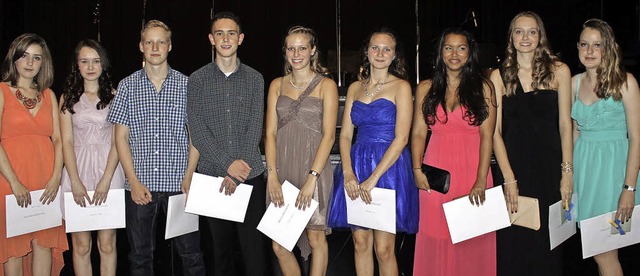 Die neun erfolgreichsten Absolventen der Realschule am Mauracher Berg   | Foto: Lara Walter