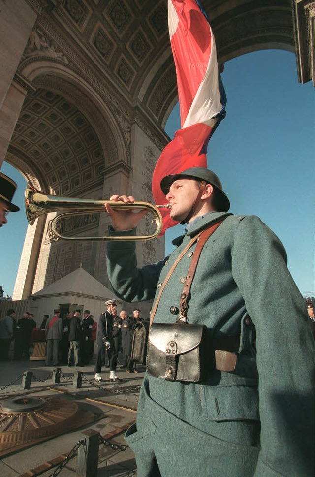 Jedes Jahr am 11. November findet am G... in Paris eine Gedenkzeremonie statt.   | Foto: AFP