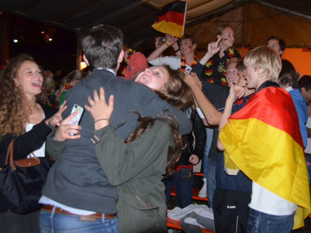 Schrecken und Jubel: Viele Gste haben das spannende WM-Endspiel im Zelt der Stadtmusik im Kurgarten von St. Blasien verfolgt.