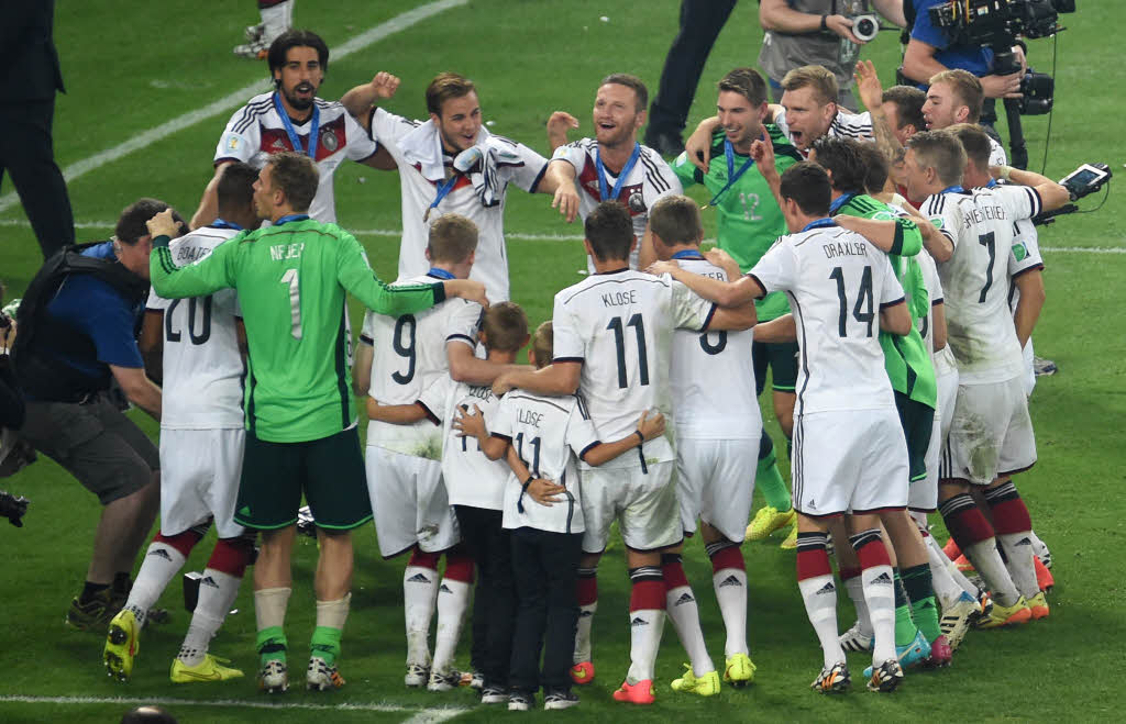 Deutsche Nationalmannschaft bejubelt den Titel