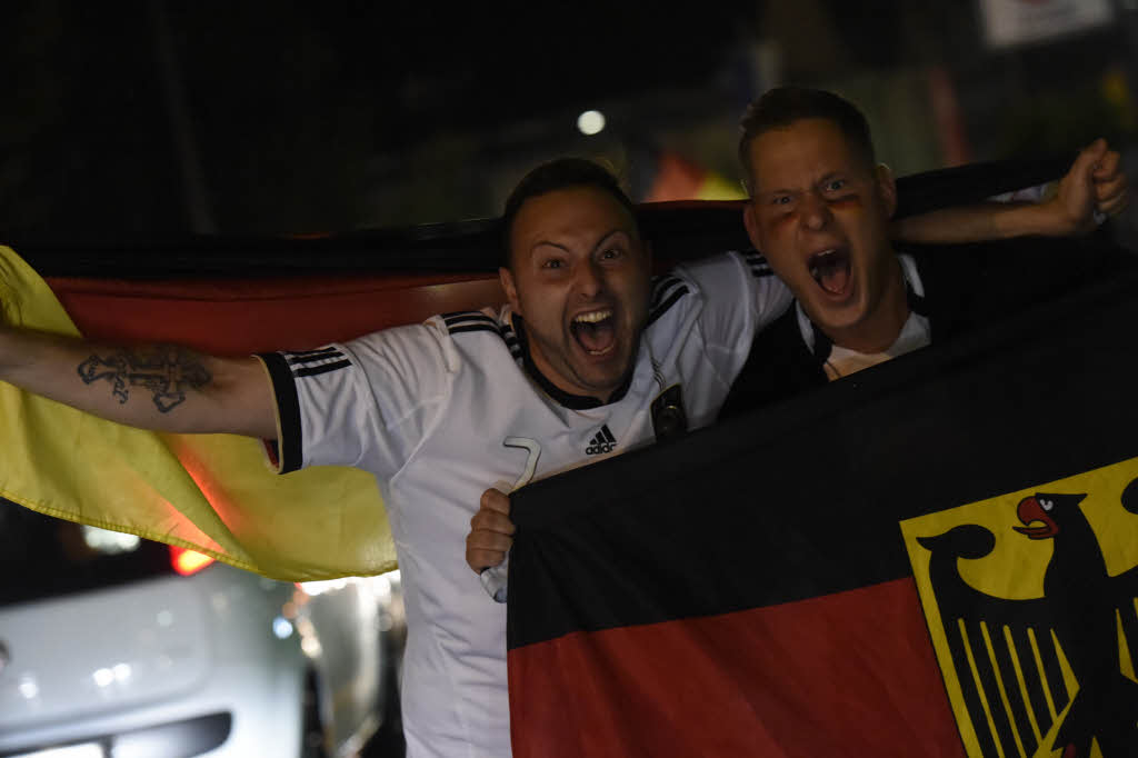 Ausgelassene Feierlaune nach dem WM-Sieg auf Mllheims Straen