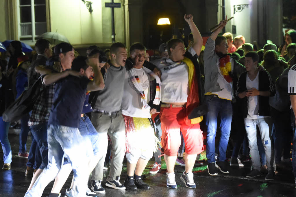 Ausgelassene Feierlaune nach dem WM-Sieg auf Mllheims Straen