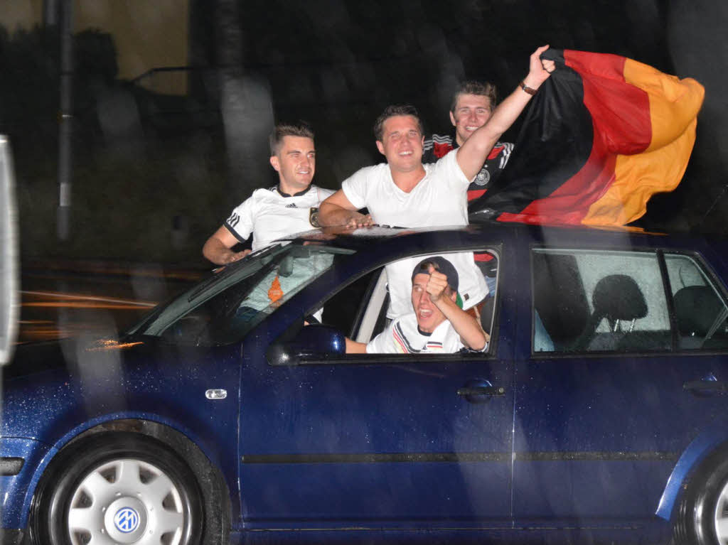 Riesiger Jubel herrschte auf den Straen in Neustadt, nachdem der WM-Titel feststand.