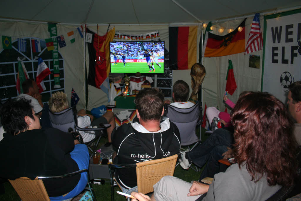 Publinc Viewing in Ihringen: Auch im Familien- und Freundeskreis wurde die Weltmeisterschaft ausgelassen gefeiert.