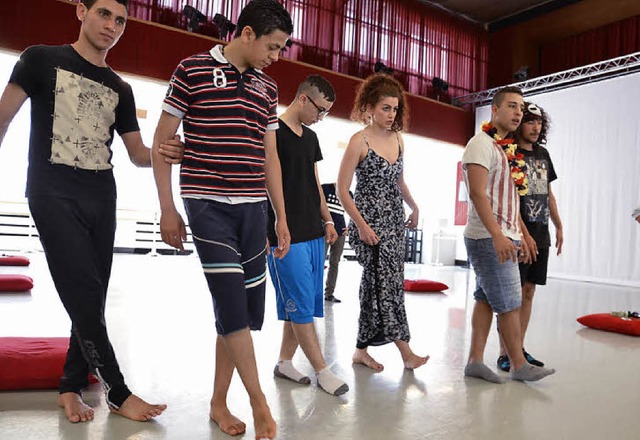 Jaber (zweiter von links) beim Tanztraining  | Foto: Nadine Zeller