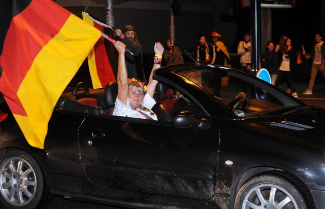 Friedlich und ohne grere Zwischnenf...erliefen die WM-Feiern in der Ortenau.  | Foto: WOLFGANG KUENSTLE               