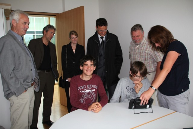 Lothar Hilfinger, Wilko Borchert, Bian...von links) beobachten Sacha und Felix.  | Foto: Sabine Model