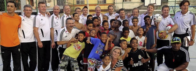 Die deutsche Fuballnationalmannschaft...de Janeiro und  bergab dort Spenden.   | Foto: privat