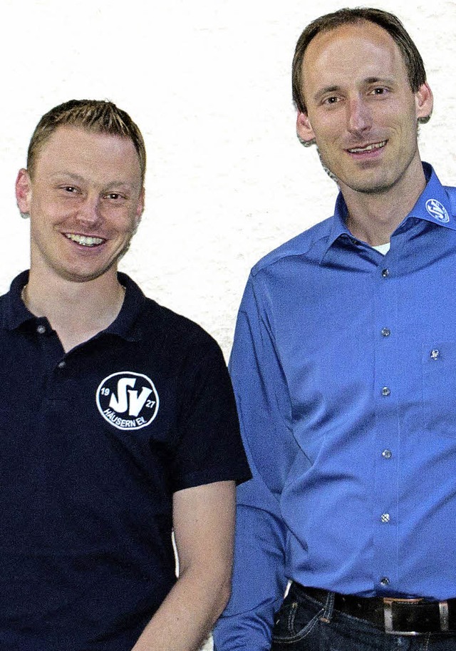 Axel Mutter und Simon Weidenhammer (re...Vorstand des Sportvereins bernommen.   | Foto: Barbara Weber