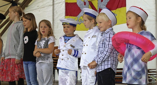 Leinen los: Die Showkids bei ihrem maritimen Auftritt beim Dorffest in Weitenau.  | Foto: Hans-Jrgen Hege