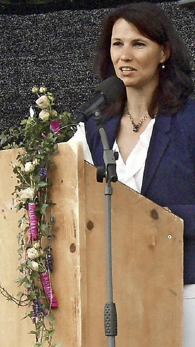 Staatssekretrin Rita Schwarzelhr-Sut...s  Alpenblick  ihre Anerkennung  aus.   | Foto: hasswani
