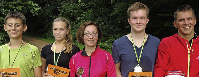 Die Sieger bei den Waldlauf-Stadtmeist...uchs (im Bild von links nach rechts).   | Foto: Hanspeter Brombacher