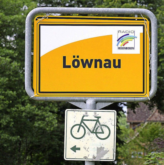Fans benannten Lws Geburtsstadt Schnau um.   | Foto: dpa
