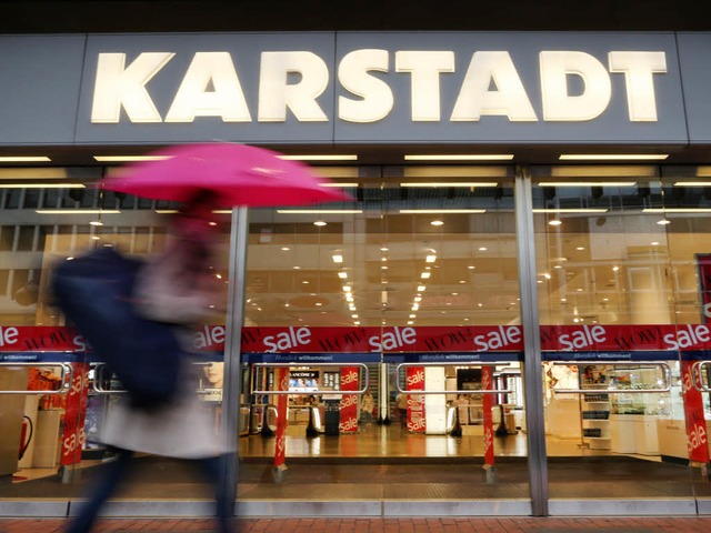 Von Filialschlieung ist die Rede bei Karstadt.  | Foto: dpa