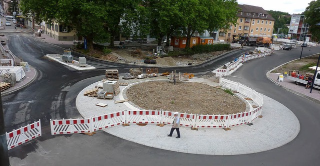 Schon Anfang August soll der Friedrich-Ebert-Platz fertig sein.   | Foto: Stadt