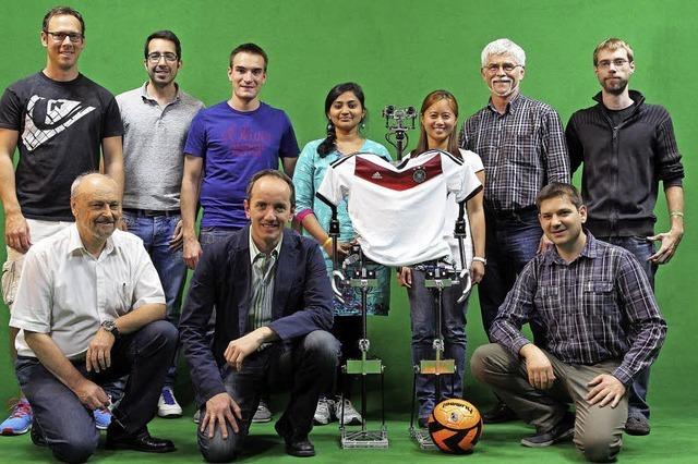 Zwei Teams der Hochschule Offenburg treten bei der Fuball-WM fr Roboter an