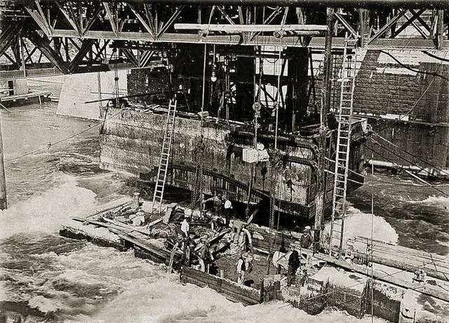 Schwierige Einstze bescherte der Rhei...ftwerks Laufenburg oft  Hochwasser.     | Foto:   Energiedienst/Repro: Ernst Brugger