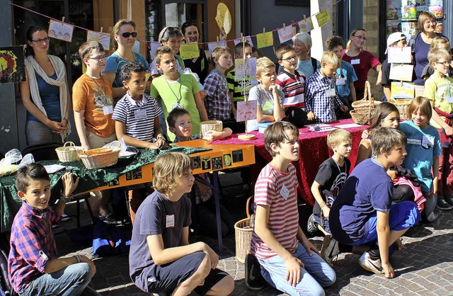 Lesen in der Stadt: Fr die Kinder der...das gestern auf dem Marktplatz prima.   | Foto: Antje Gessner