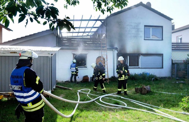 Die Feuerwehr hatte den Brand schnell im Griff.  | Foto: WOLFGANG KUENSTLE               