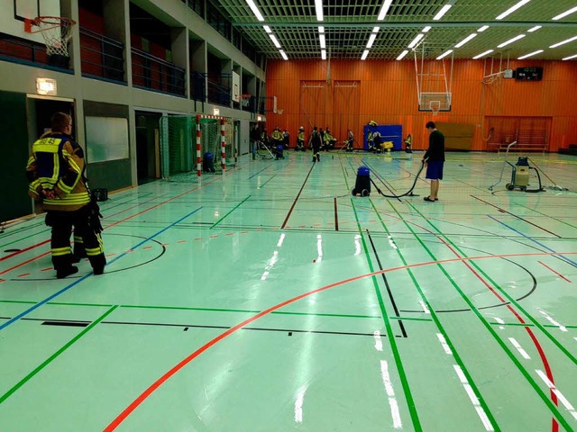 Die Sporthalle des Goethe-Gymnasiums wurde vollstndig berschwemmt.   | Foto: Feuerwehr