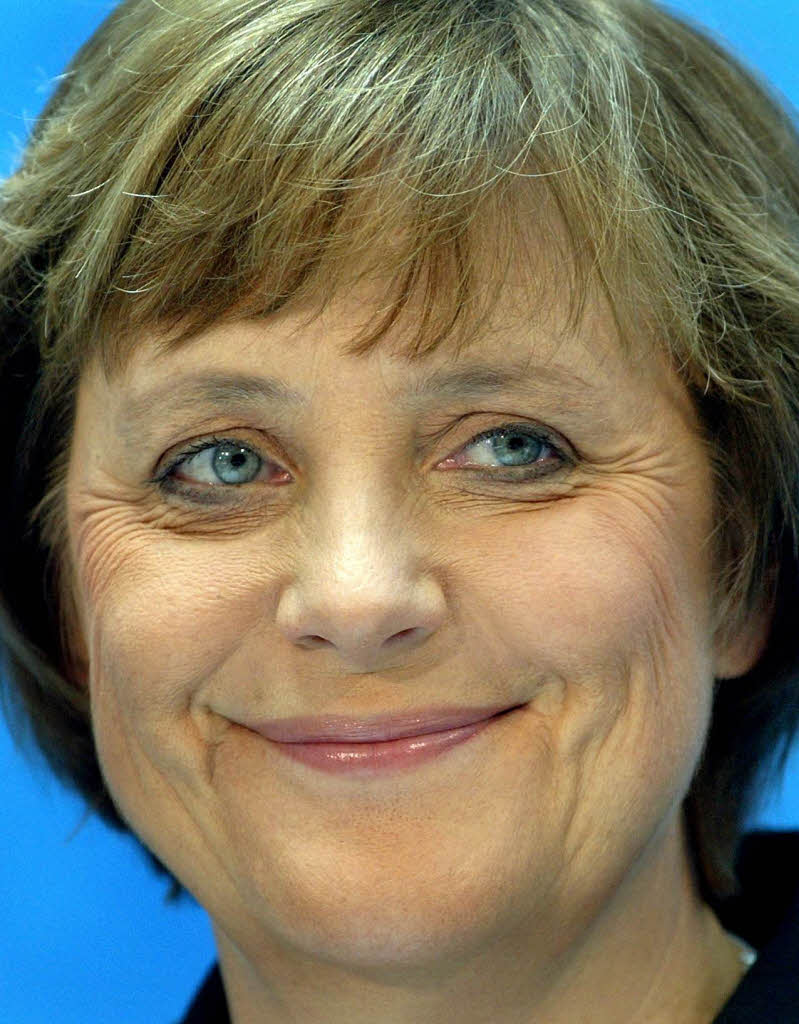 Merkel wird Vorsitzende der CDU/CSU-Bundestagsfraktion und bleibt dies bis 2005.