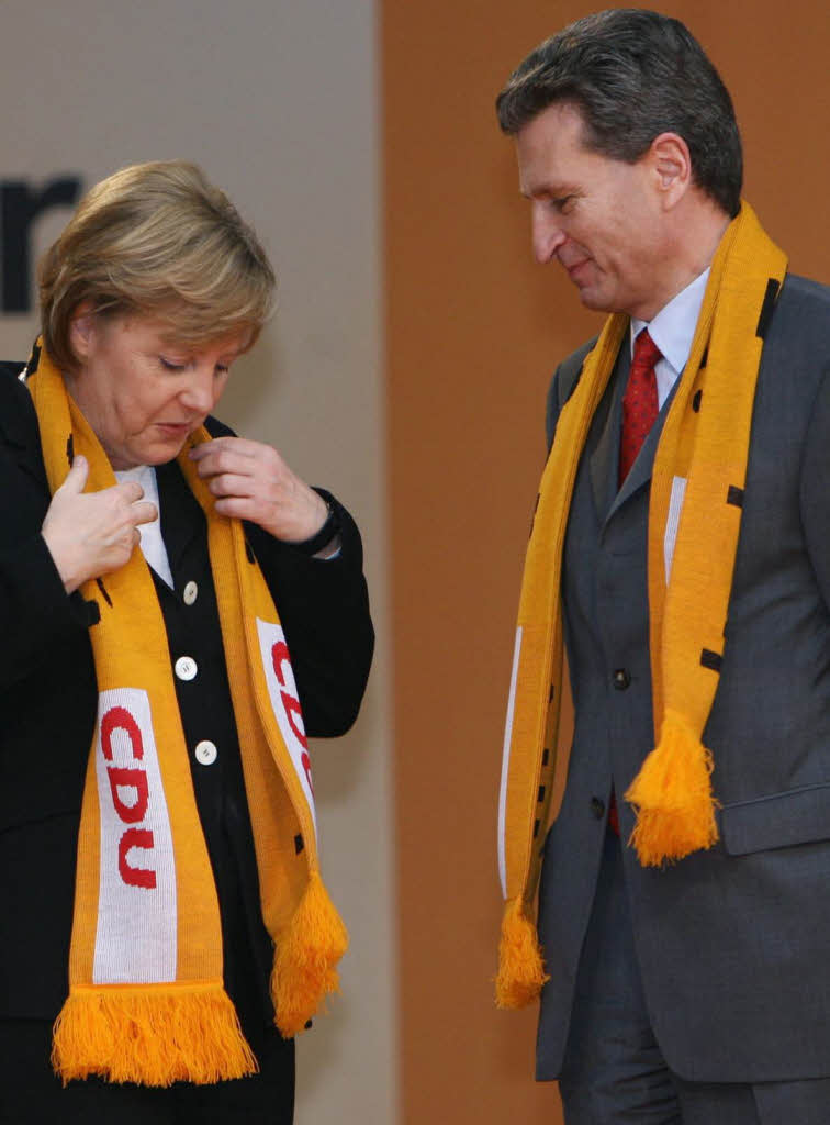 2010 schickte Merkel den damaligen Ministerprsidenten von Baden-Wrttemberg nach Brssel -  um einen weiteren Konkurrenten auf Abstand zu halten.