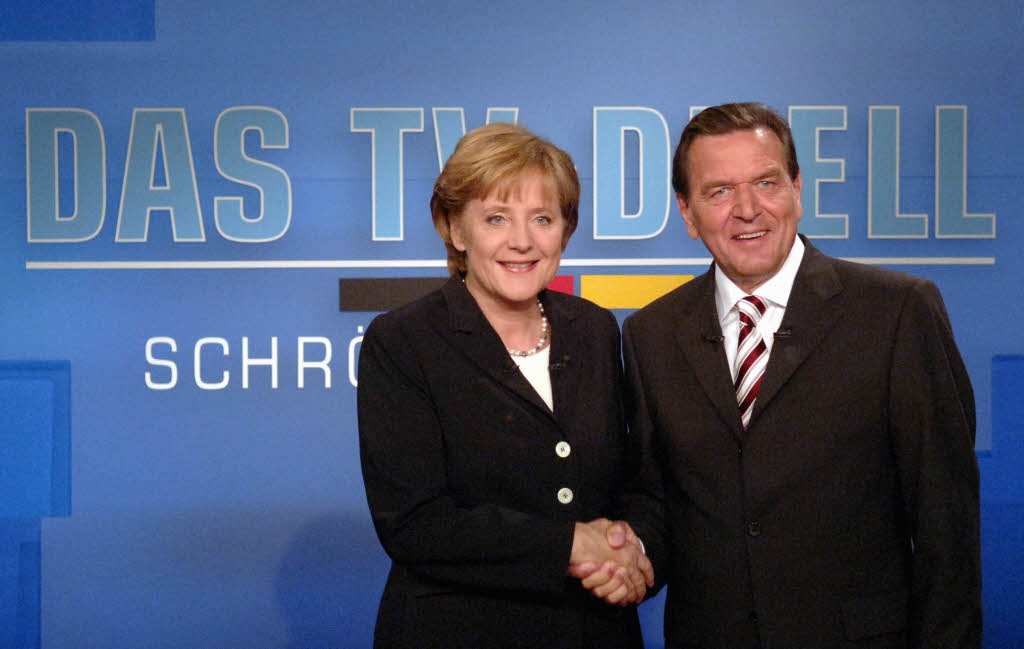 Das zweite  TV-Duell in der deutschen TV-Geschichte zwischen zwei Kanzlerkandidaten: Angela Merkel (CDU) vs. Gerhard Schrder (SPD). Die meisten Umfragen sehen den Altkanzler als Sieger des Fernseh-Duells.