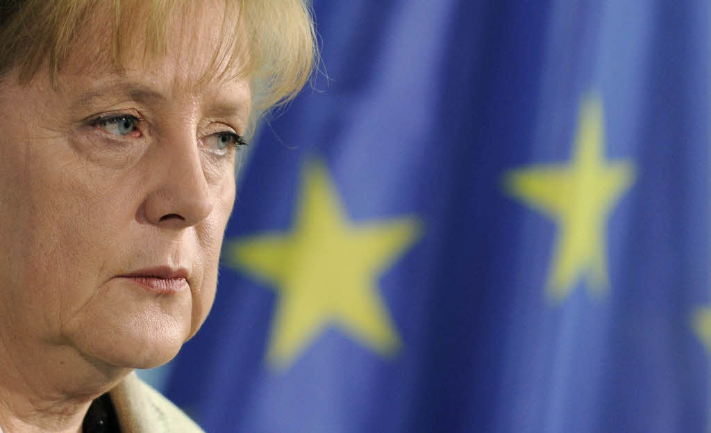 Merkel verhandelt und vermittelt auf unzhligen EU-Gipfeln und findet grten Gefallen an der Auenpolitik. Aber sie bekommt Widerstand aus den eigenen Reihen. Dafr sttzt die SPD ihren Kurs.