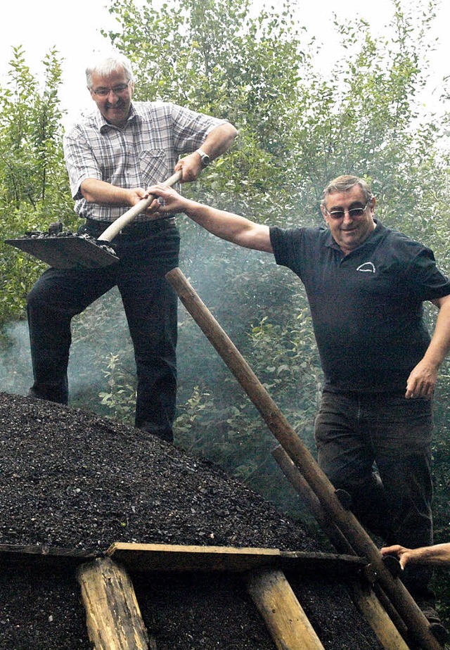 Der neue Kohlenmeiler in Dachsberg wird Anfang August in Glut gesetzt.   | Foto: Archivfoto: Steinebrunner