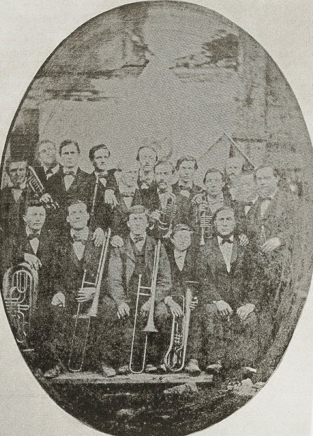 Ein Foto aus dem offiziellen Grndungs...olz, also von 1864. Hinten die Fahne.   | Foto: Archivfoto: Verein