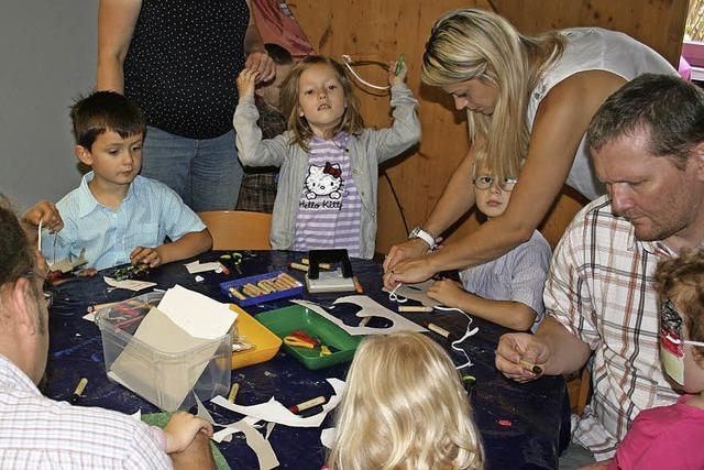 Mit Papa und Mama unterwegs im Kindergarten