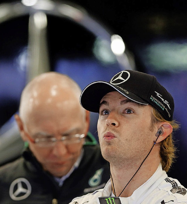 Bleibt bei denen mit einem Stern: Mercedes-Fahrer Nico Rosberg (rechts)    | Foto: dpa