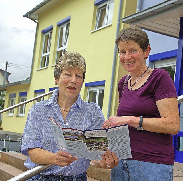 Hannelore Weber aus Sexau  (links) und...ise Schillinger sind Dorfhelferinnen.   | Foto: Pia Grttinger