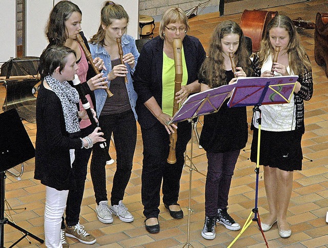 Die musikalische Karawane in der Aula des Martin-Schongauer-Gymnasiums   | Foto: Hannah Mariel Wendel