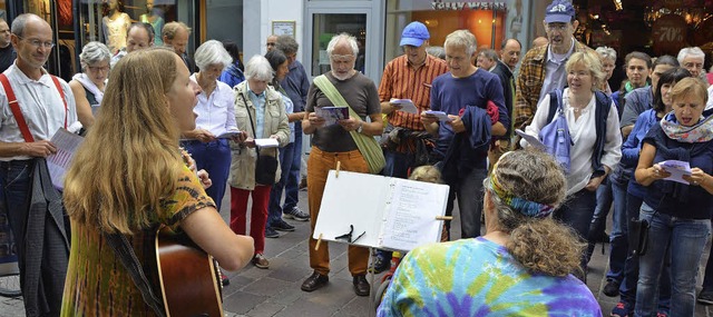 &#8222;Lrrach singt&#8220; &#8211; in...ch viel vom lokalen Lebensgefhl aus.   | Foto: Barbara Ruda/Annette Mahro