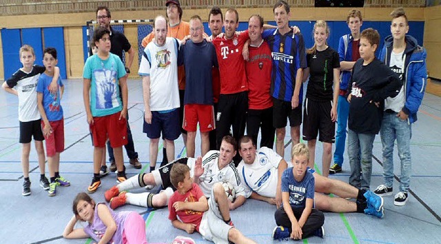 Die gemischte Fuballgruppe aus der Wintersbuckhalle   | Foto: zvg